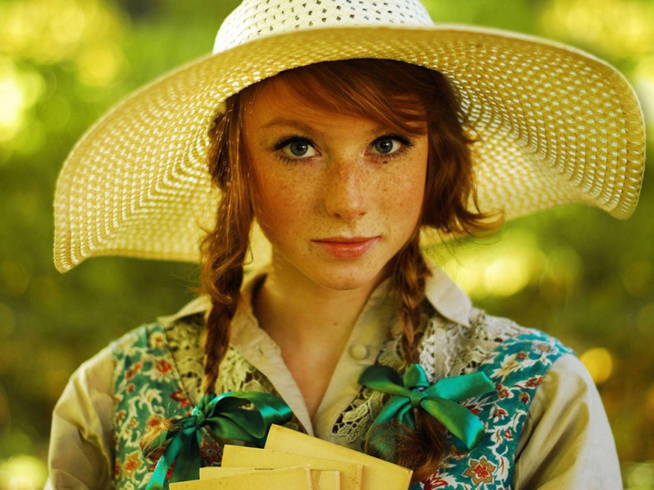 Sfondi Romantic Girl In Straw Hat 1280x960