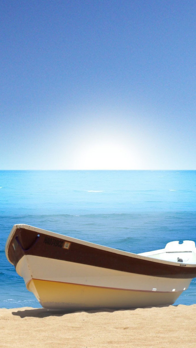 Das Boat At Pieceful Beach Wallpaper 640x1136