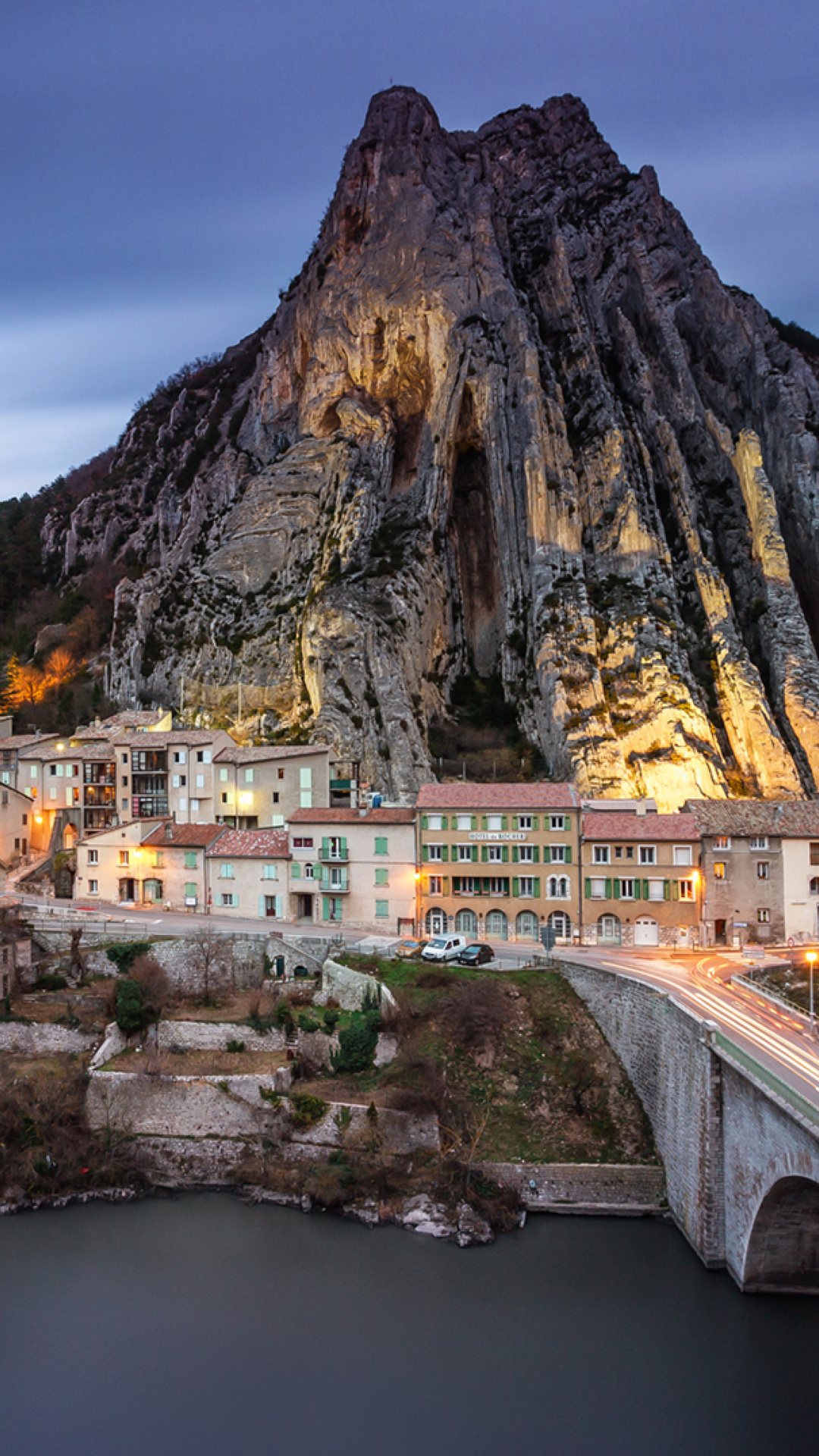 Das Citadelle de Sisteron Wallpaper 1080x1920