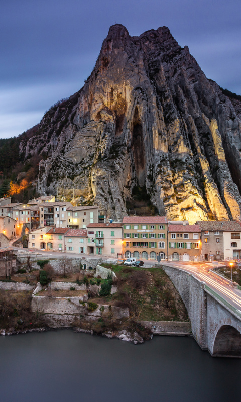 Citadelle de Sisteron wallpaper 480x800