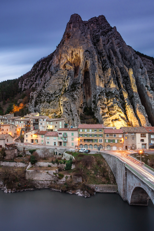 Fondo de pantalla Citadelle de Sisteron 640x960