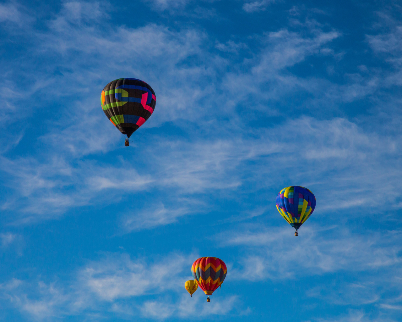 Fondo de pantalla Climb In Balloon 1280x1024