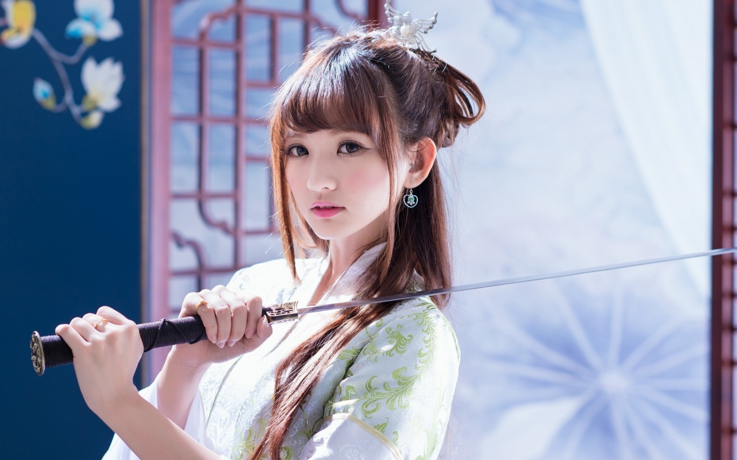 Samurai Girl with Katana wallpaper 1440x900