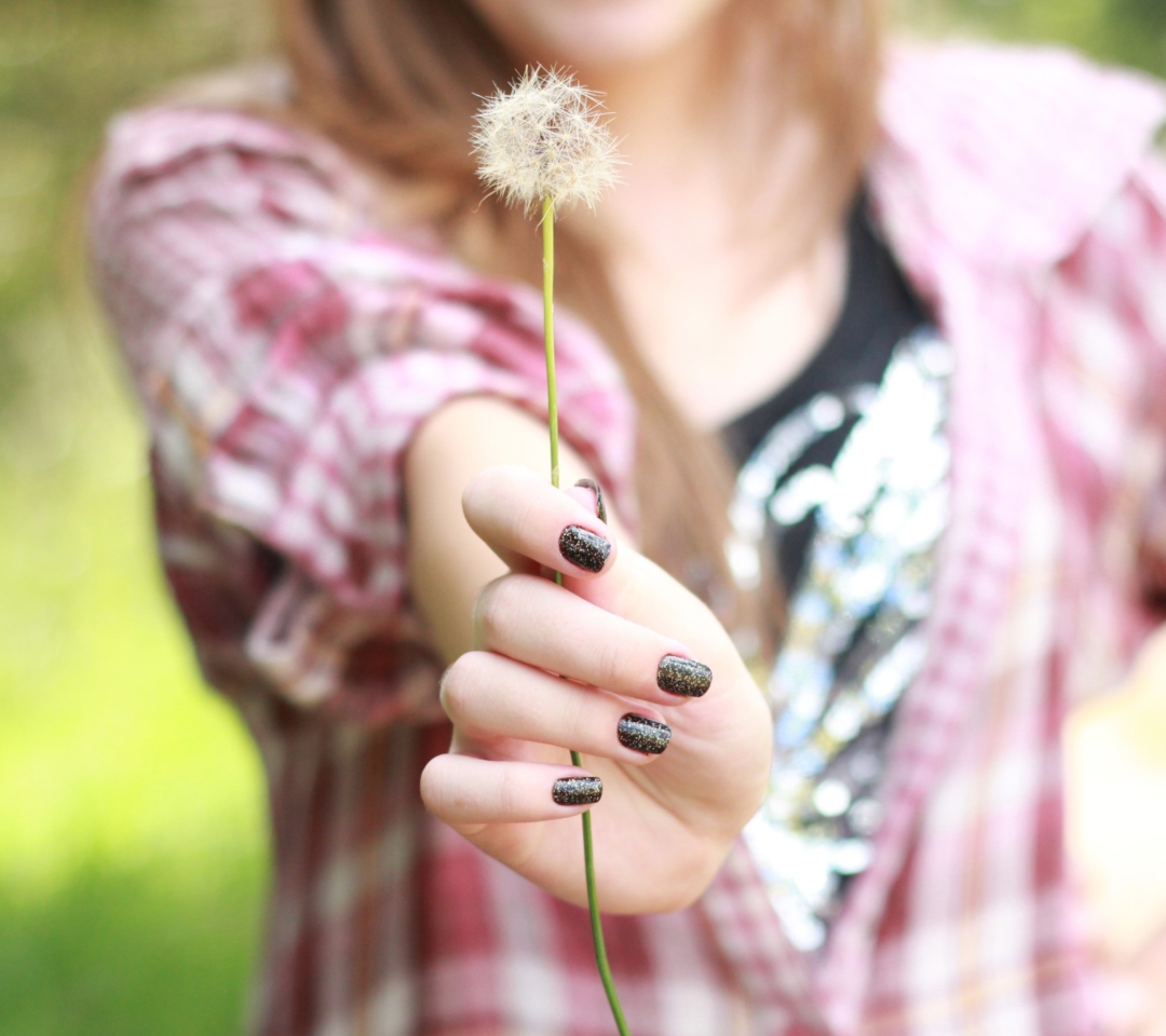 Screenshot №1 pro téma Blowball In Her Hand 1080x960