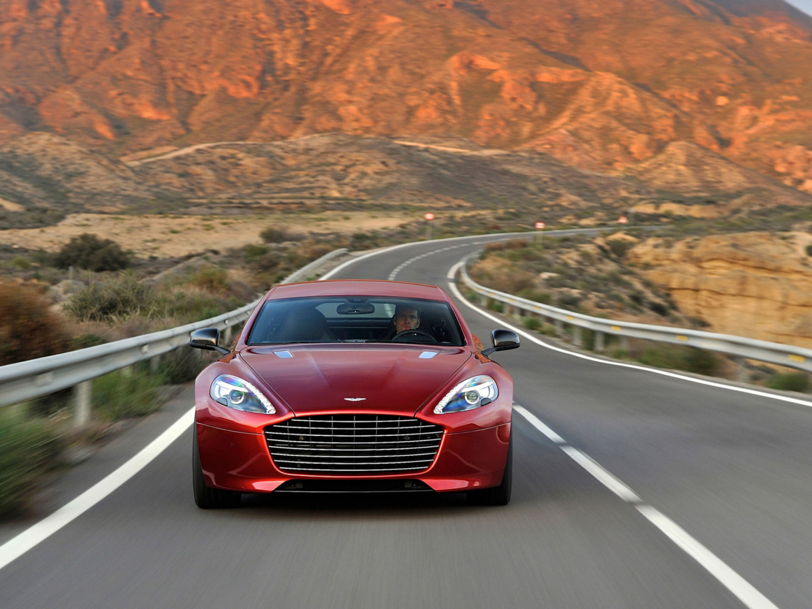 Fondo de pantalla Aston Martin Rapide Grand Tourer 1600x1200