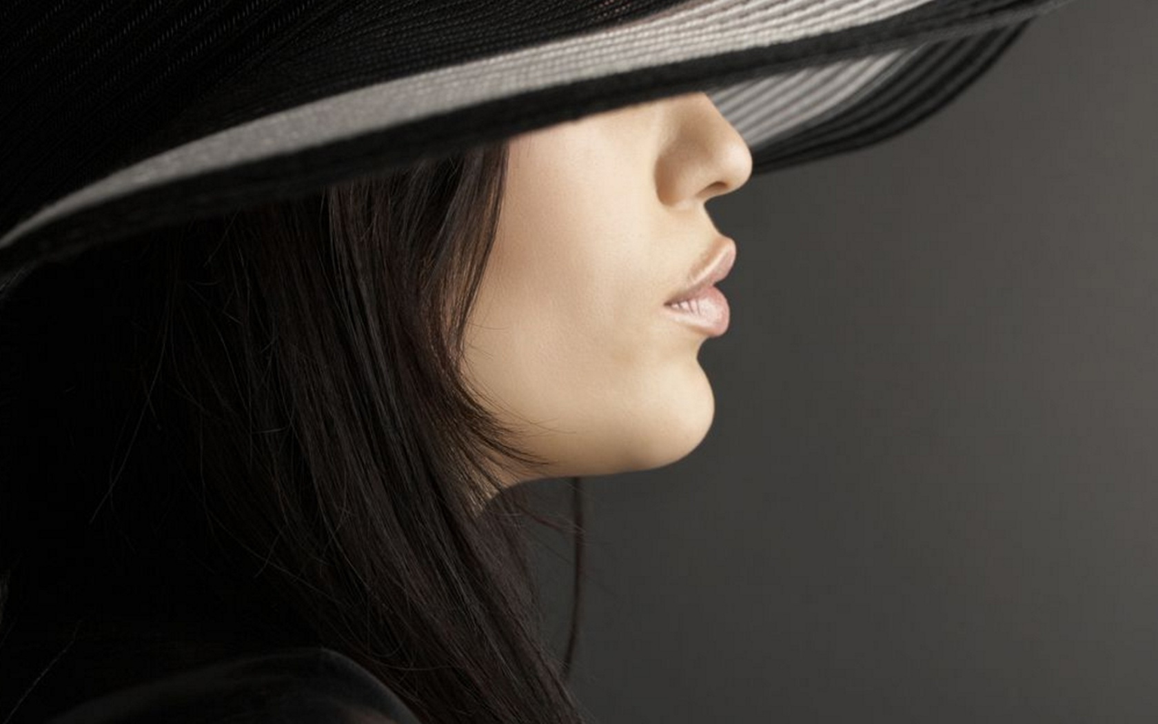 Woman in Black Hat wallpaper 1680x1050