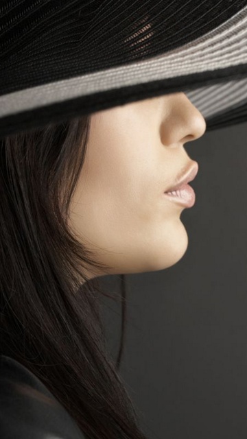 Das Woman in Black Hat Wallpaper 360x640