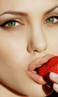 Fondo de pantalla Angelina's Jolie Strawberry 240x400