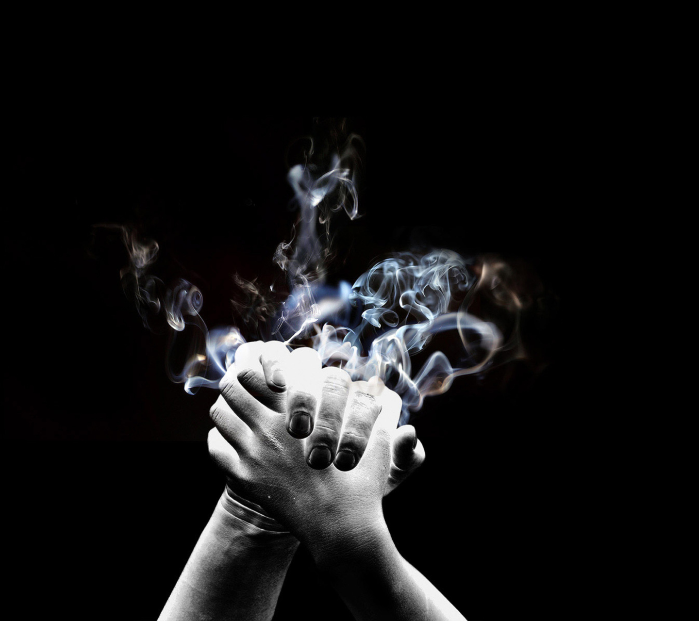 Das Smoke Hands Wallpaper 1440x1280