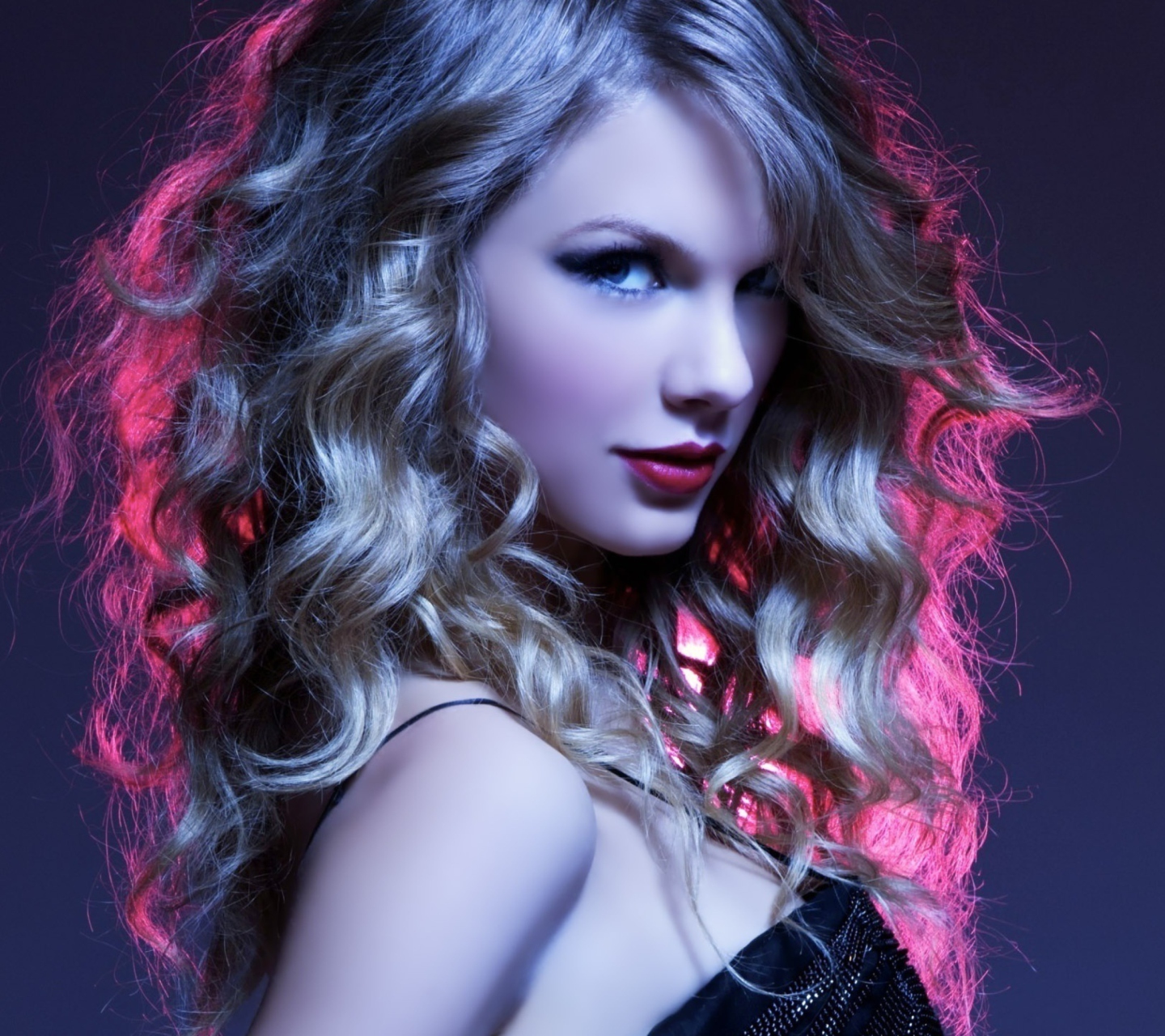 Sfondi Taylor Swift Curly 1440x1280
