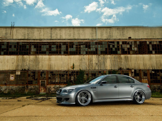 Screenshot №1 pro téma BMW M5 320x240