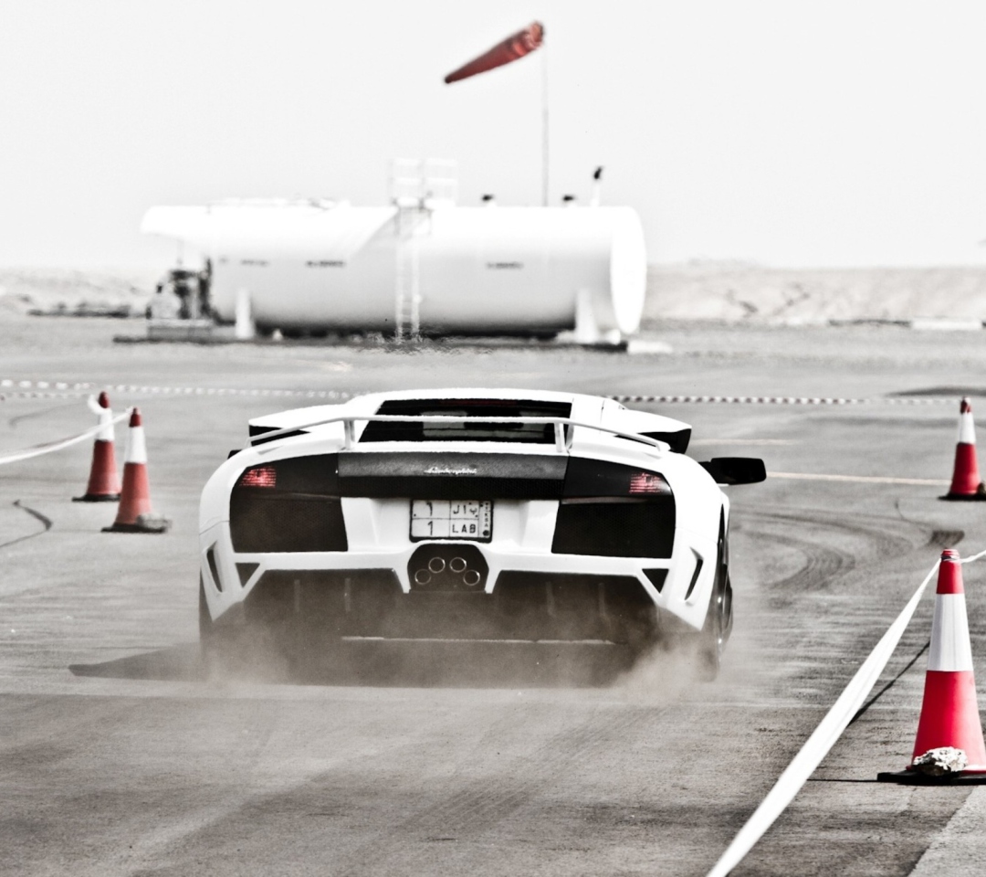 Screenshot №1 pro téma White Lamborghini Murcielago On Track 1080x960