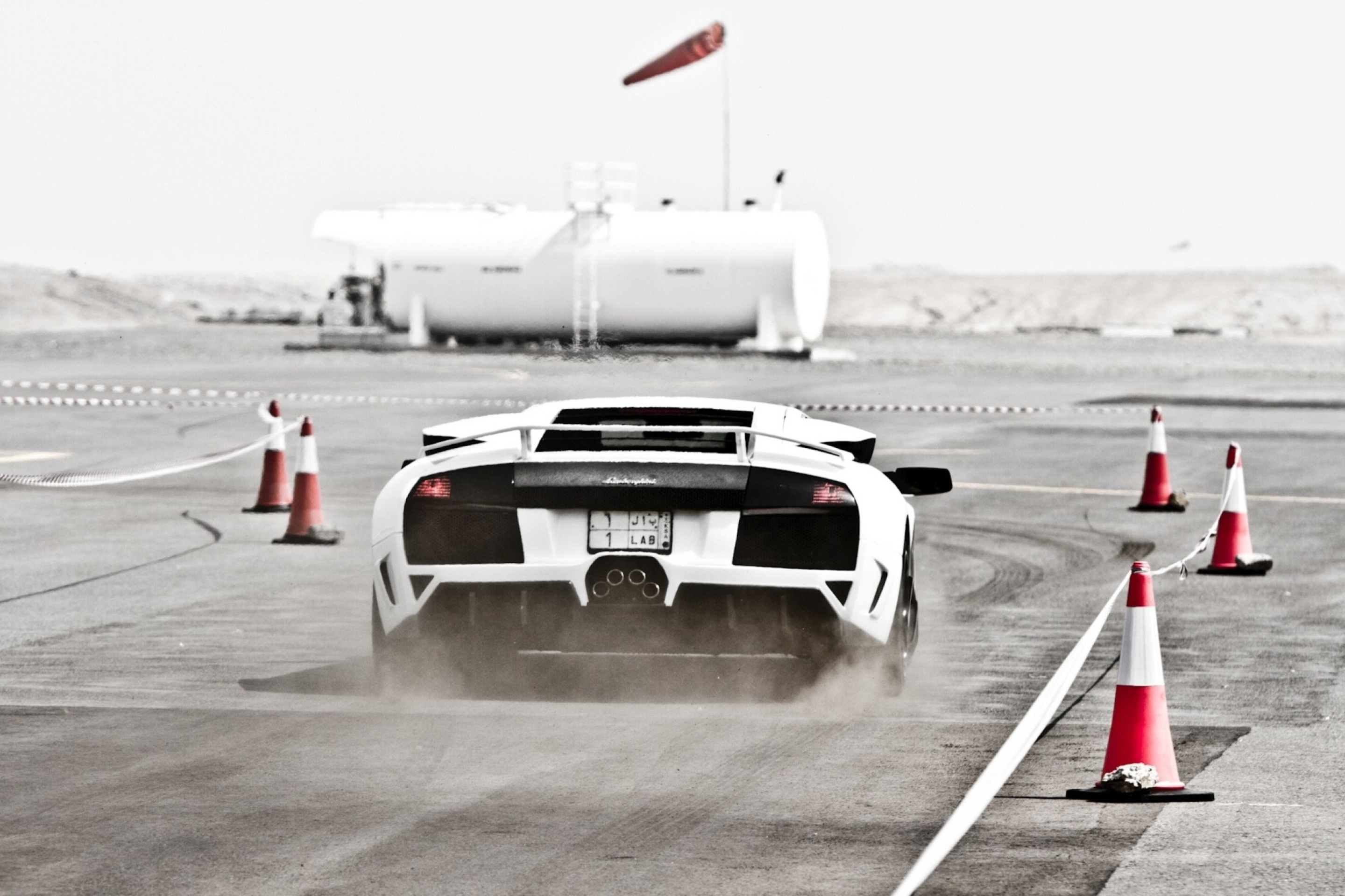 Fondo de pantalla White Lamborghini Murcielago On Track 2880x1920