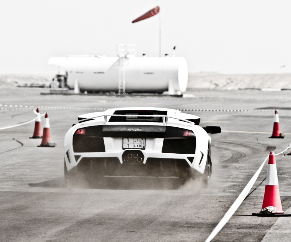 Das White Lamborghini Murcielago On Track Wallpaper 960x800