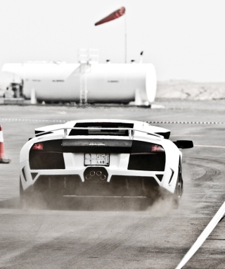 White Lamborghini Murcielago On Track - Obrázkek zdarma pro Nokia Asha 305