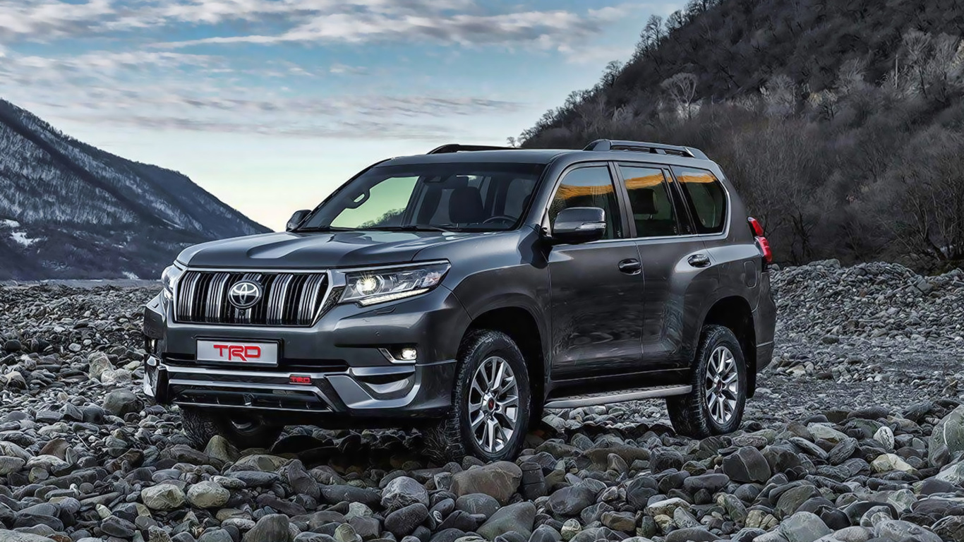 2019 Toyota Land Cruiser Prado wallpaper 1366x768