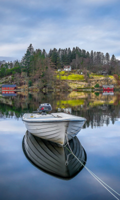 Fondo de pantalla Norway town landscape 240x400