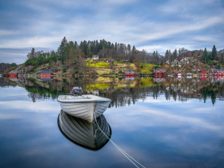 Norway town landscape wallpaper 320x240