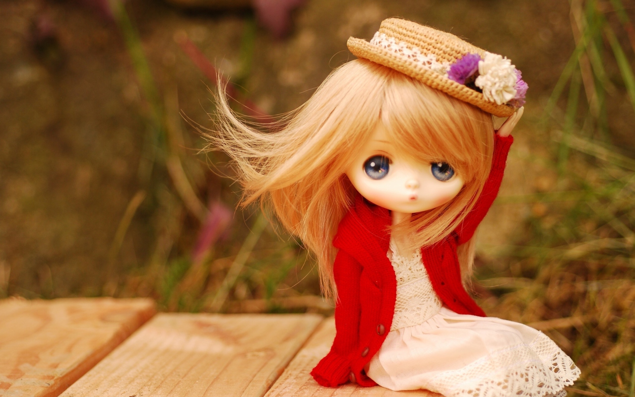 Blonde Doll In Romantic Dress And Hat wallpaper 1280x800