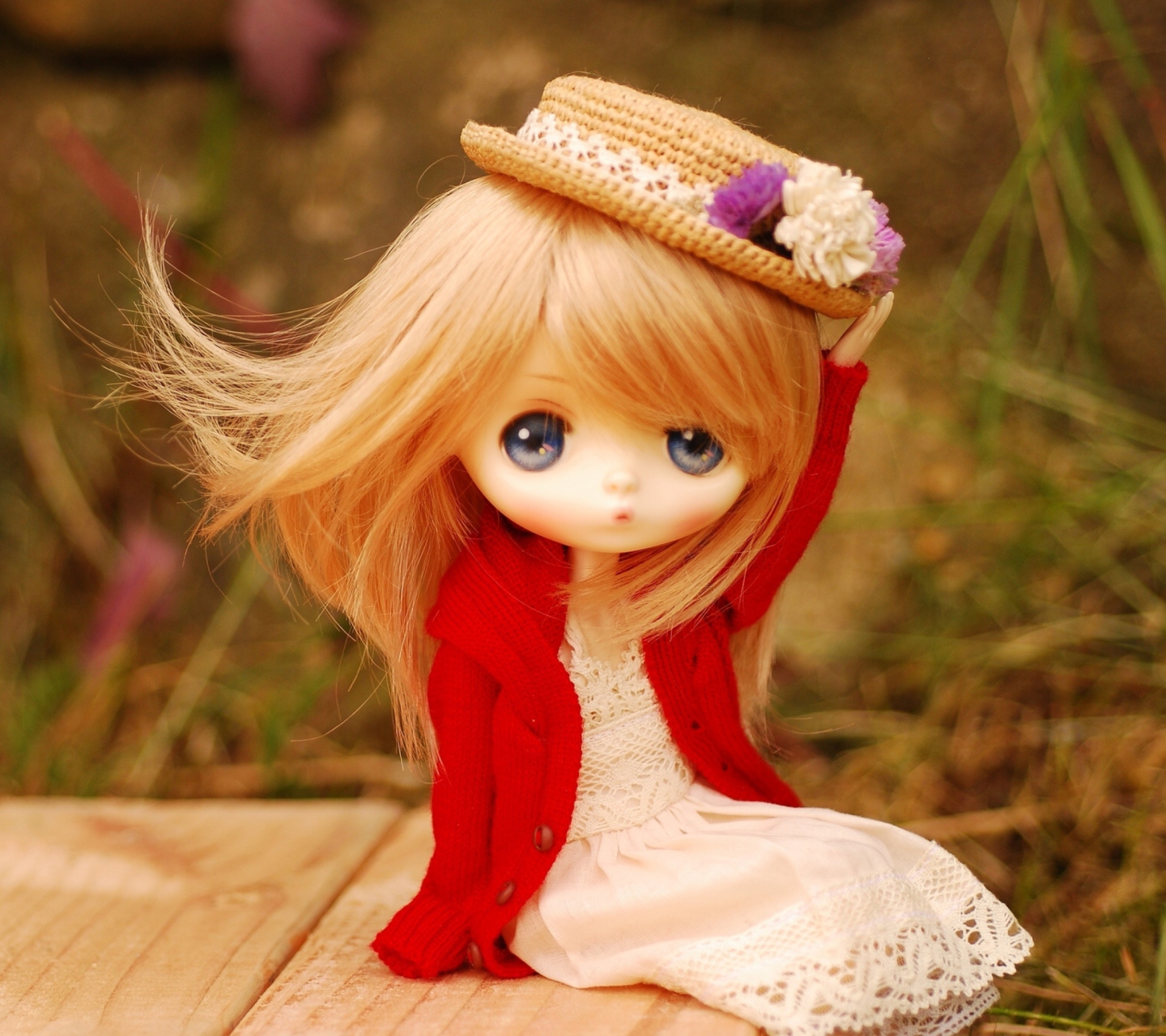 Sfondi Blonde Doll In Romantic Dress And Hat 1440x1280