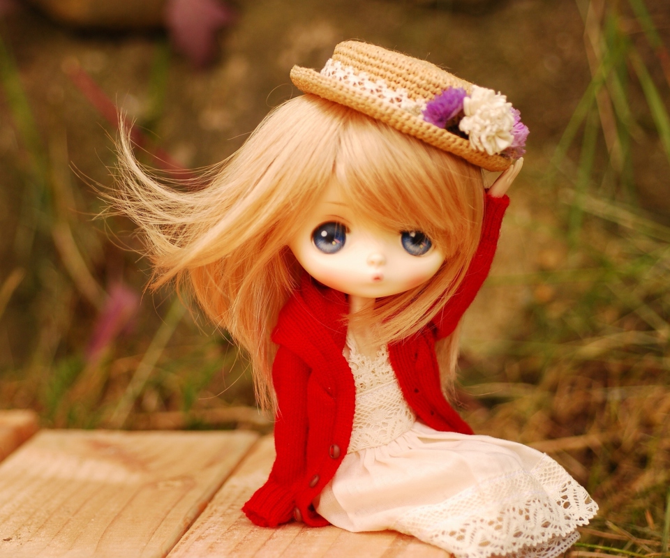 Обои Blonde Doll In Romantic Dress And Hat 960x800