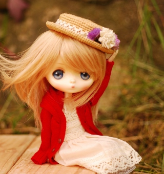 Kostenloses Blonde Doll In Romantic Dress And Hat Wallpaper für iPad mini 2