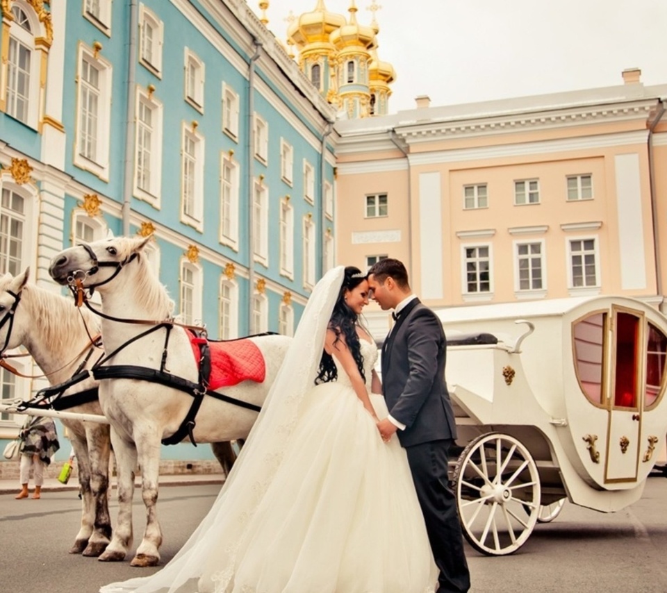 Das Wedding in carriage Wallpaper 960x854