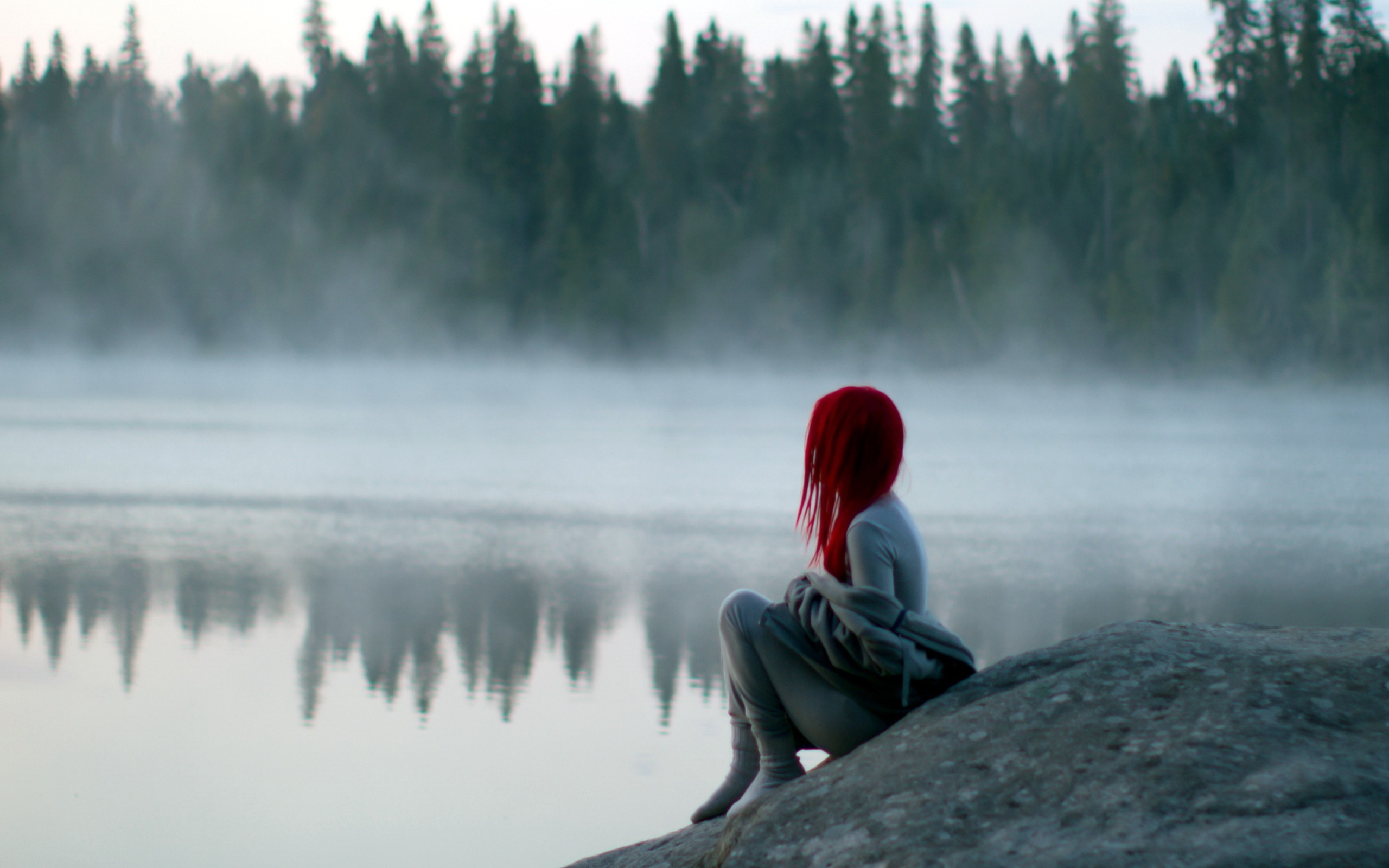 Sfondi Girl With Red Hair And Lake Fog 2560x1600