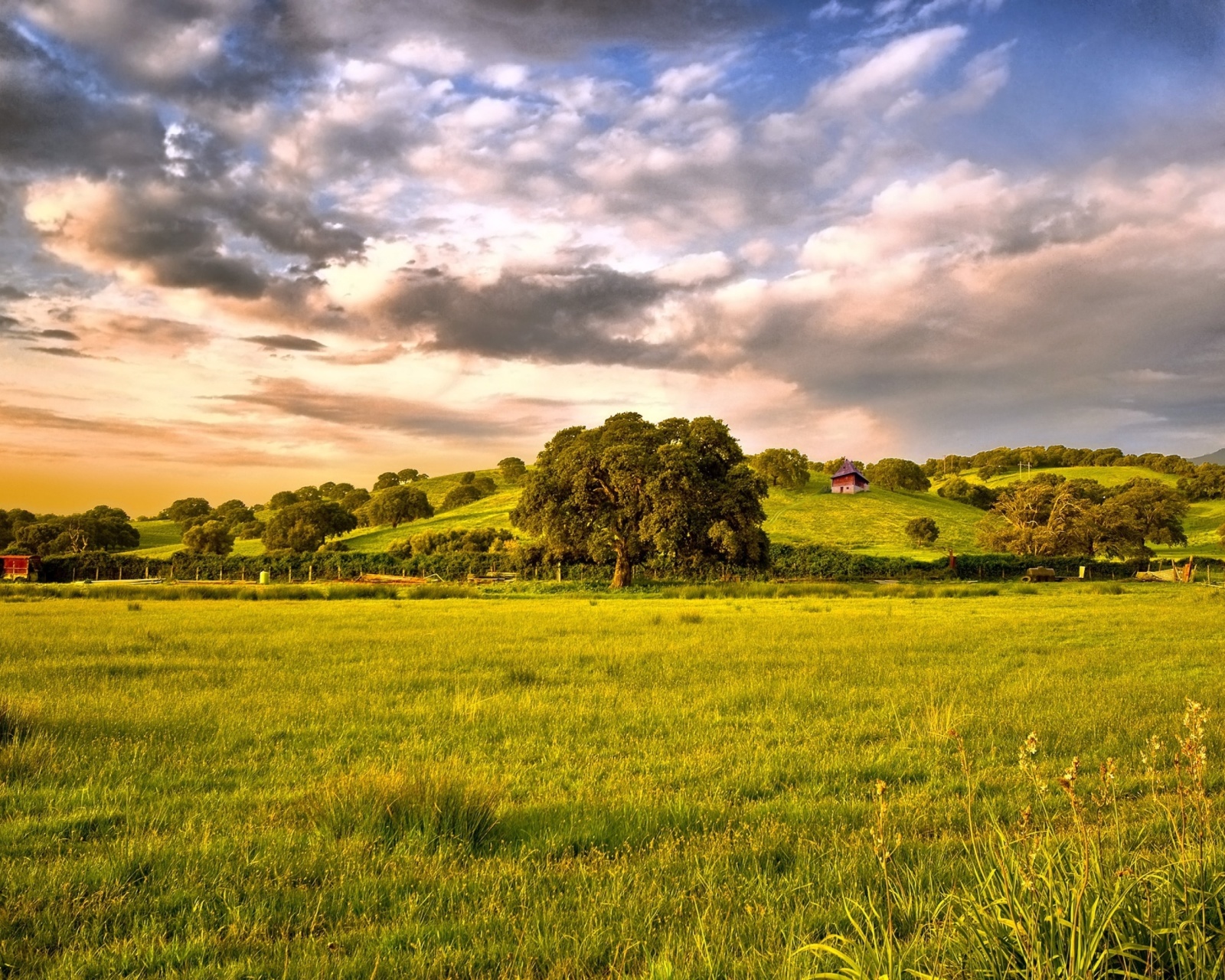 Fondo de pantalla Green Countryside 1600x1280