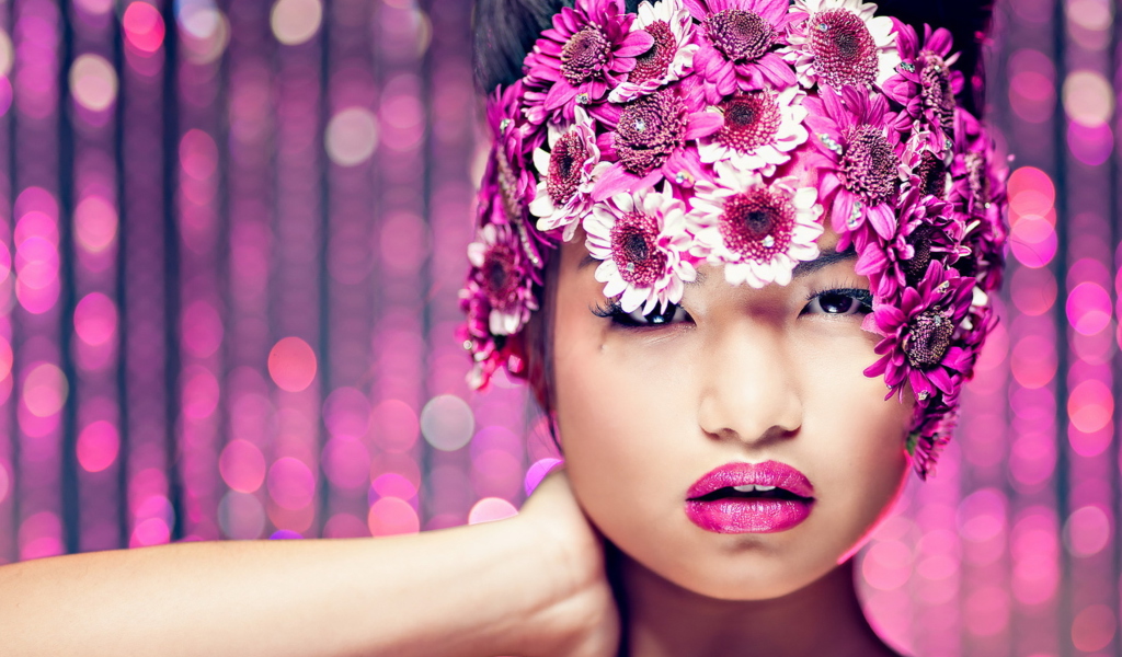 Screenshot №1 pro téma Asian Fashion Model With Pink Flower Wreath 1024x600