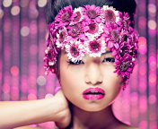 Screenshot №1 pro téma Asian Fashion Model With Pink Flower Wreath 176x144