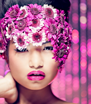 Kostenloses Asian Fashion Model With Pink Flower Wreath Wallpaper für Nokia Lumia 1020