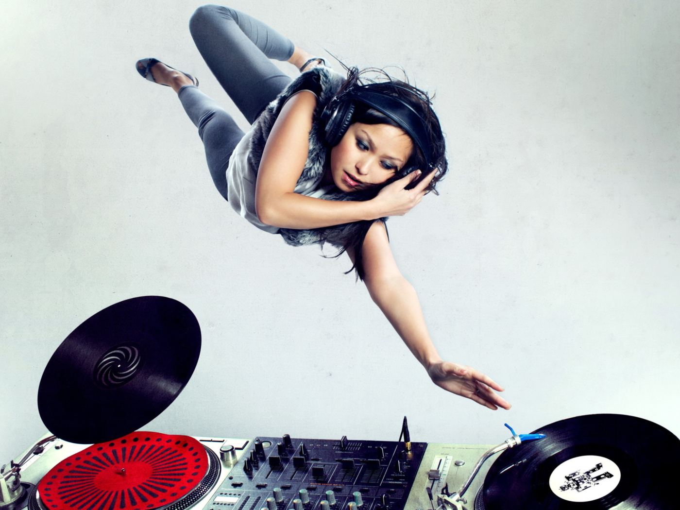 Sfondi Dj Girl 1400x1050