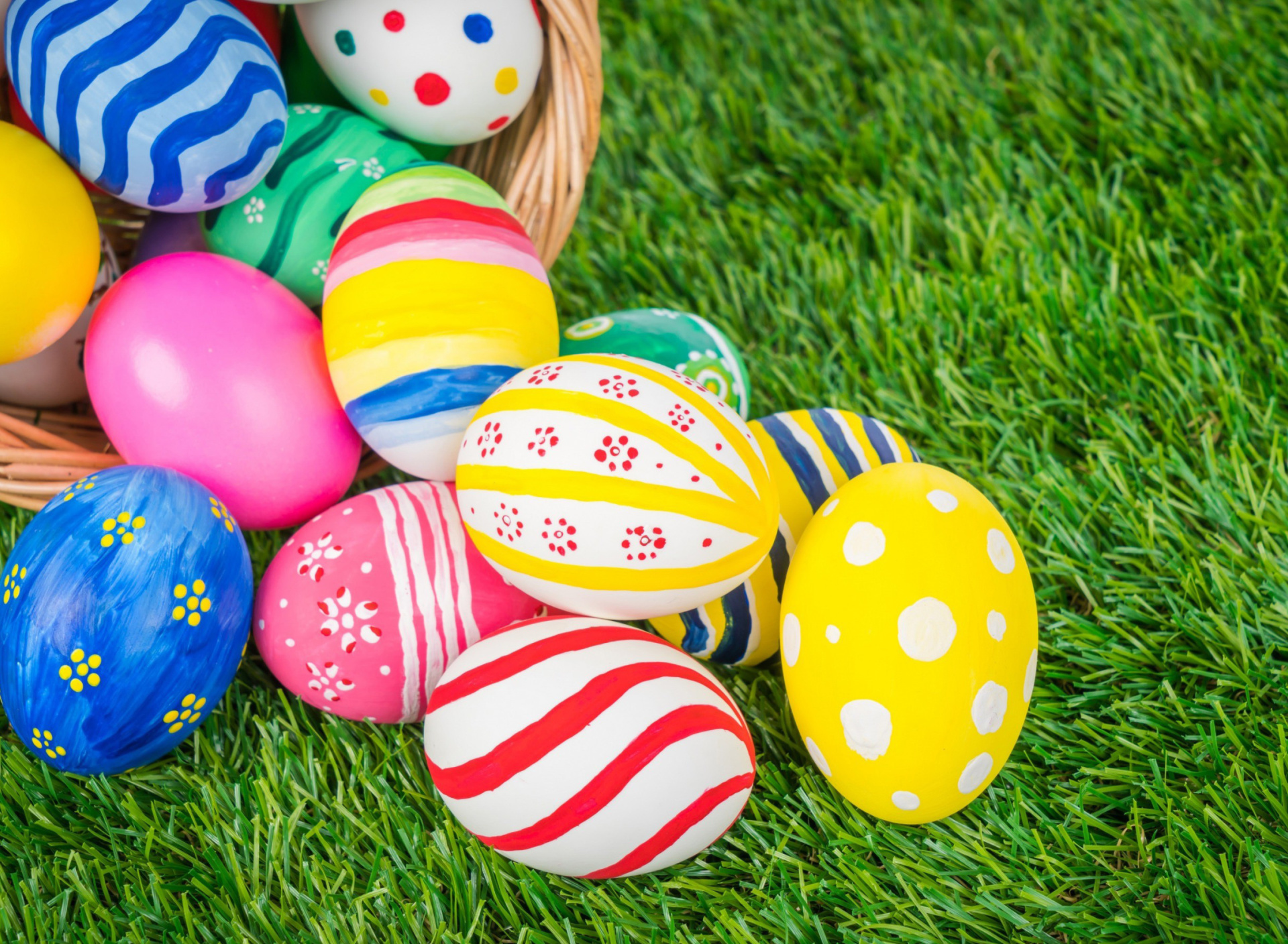 Обои Easter Eggs and Nest 1920x1408