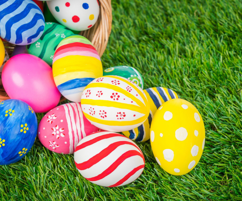 Easter Eggs and Nest wallpaper 960x800