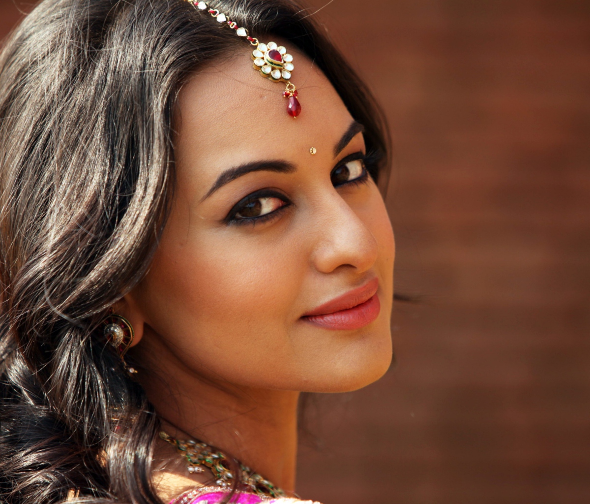 Screenshot №1 pro téma Sonakshi Sinha 1200x1024