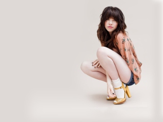 Carly Rae Jepsen wallpaper 320x240