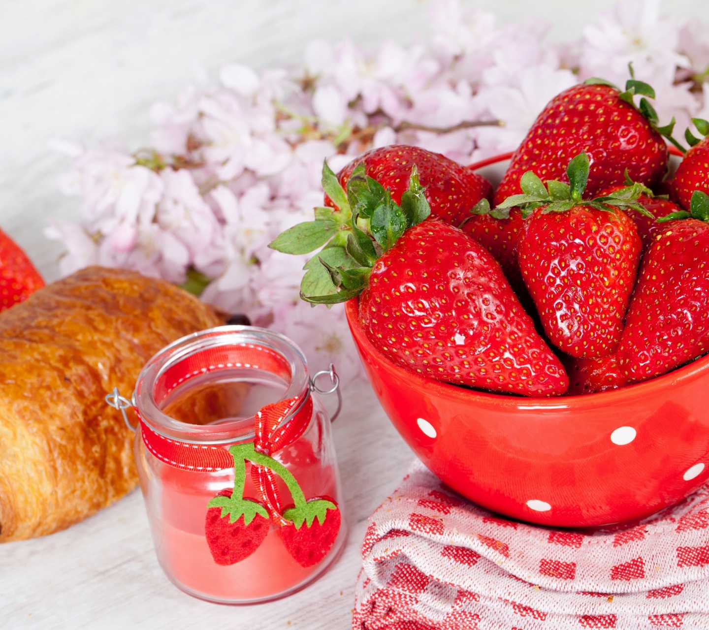 Strawberry, jam and croissant wallpaper 1440x1280