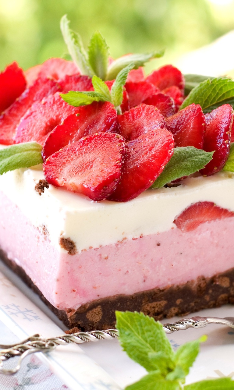 Обои Strawberry cheesecake 768x1280
