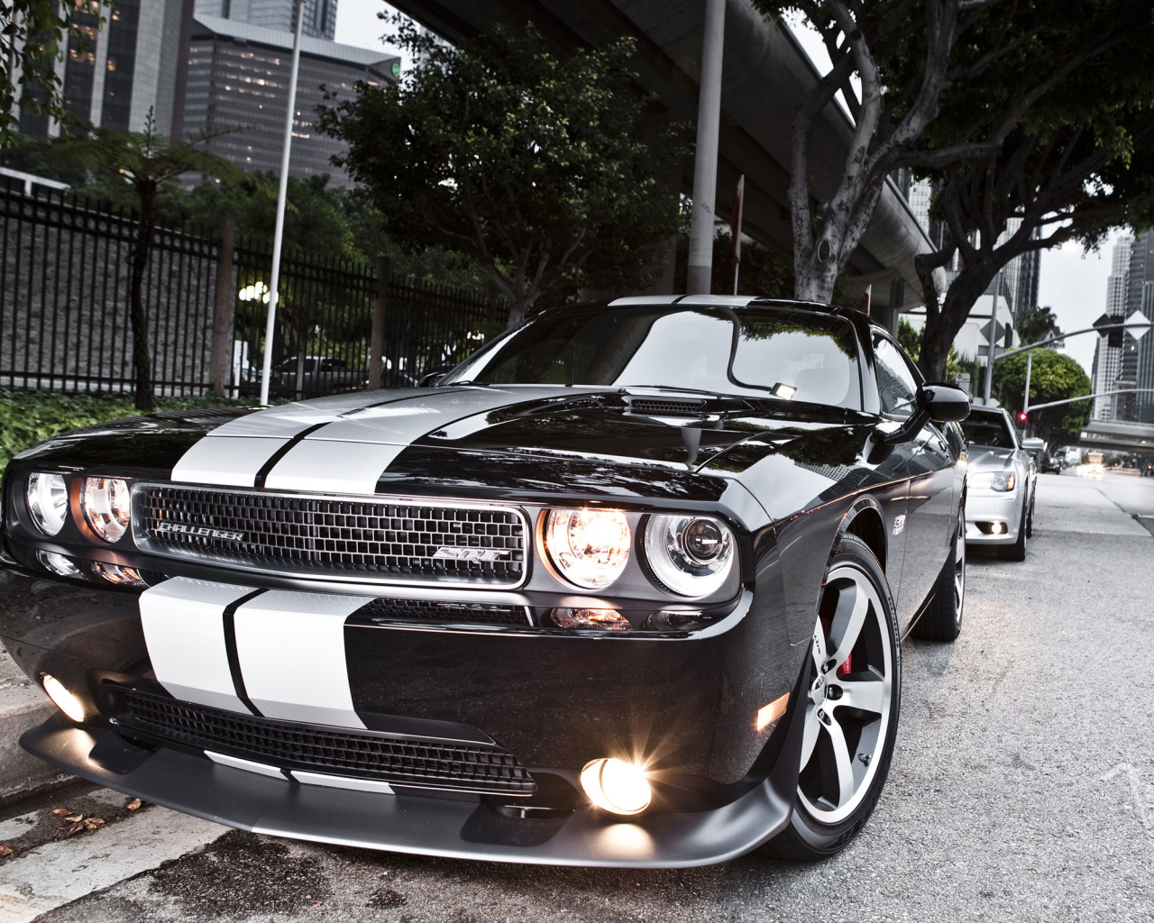 Обои Dodge Challenger SRT8 392 1280x1024