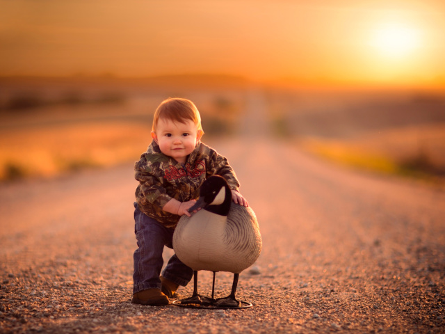 Kid and Duck wallpaper 640x480