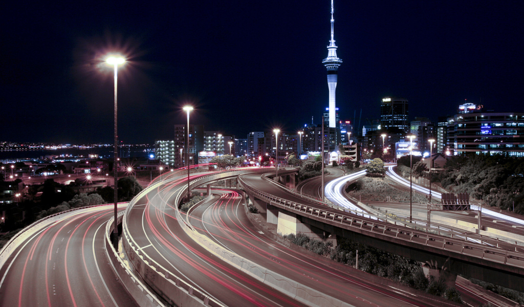 Screenshot №1 pro téma Highways At Night 1024x600