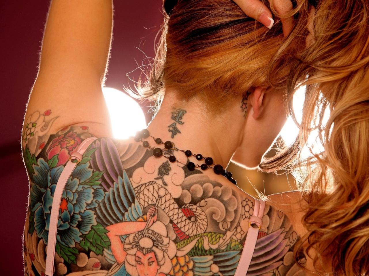 Fondo de pantalla Tattooed Girl's Back 1280x960