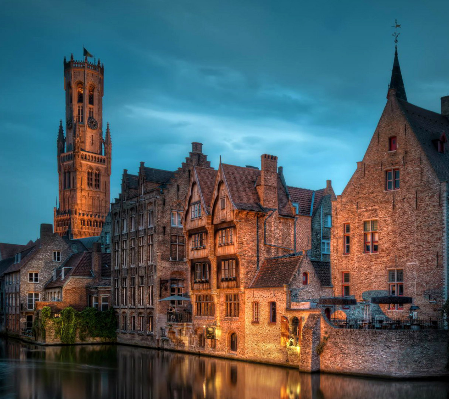 Bruges city on canal wallpaper 1440x1280