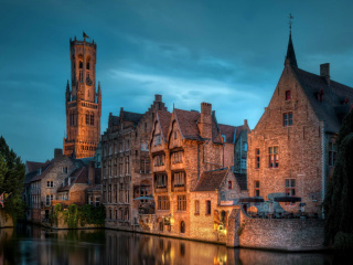 Bruges city on canal wallpaper 320x240