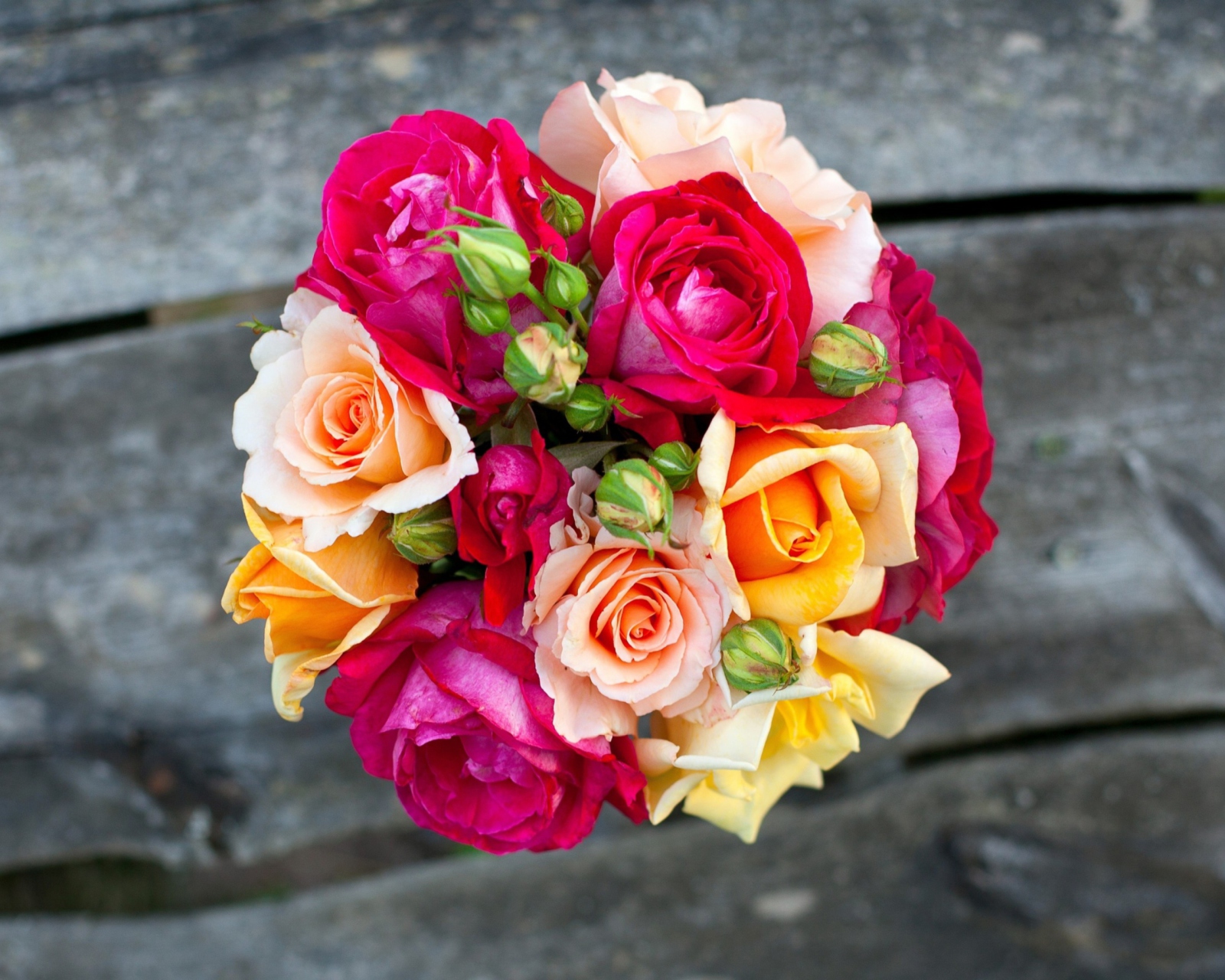 Fondo de pantalla Amazing Roses Bouquet 1600x1280