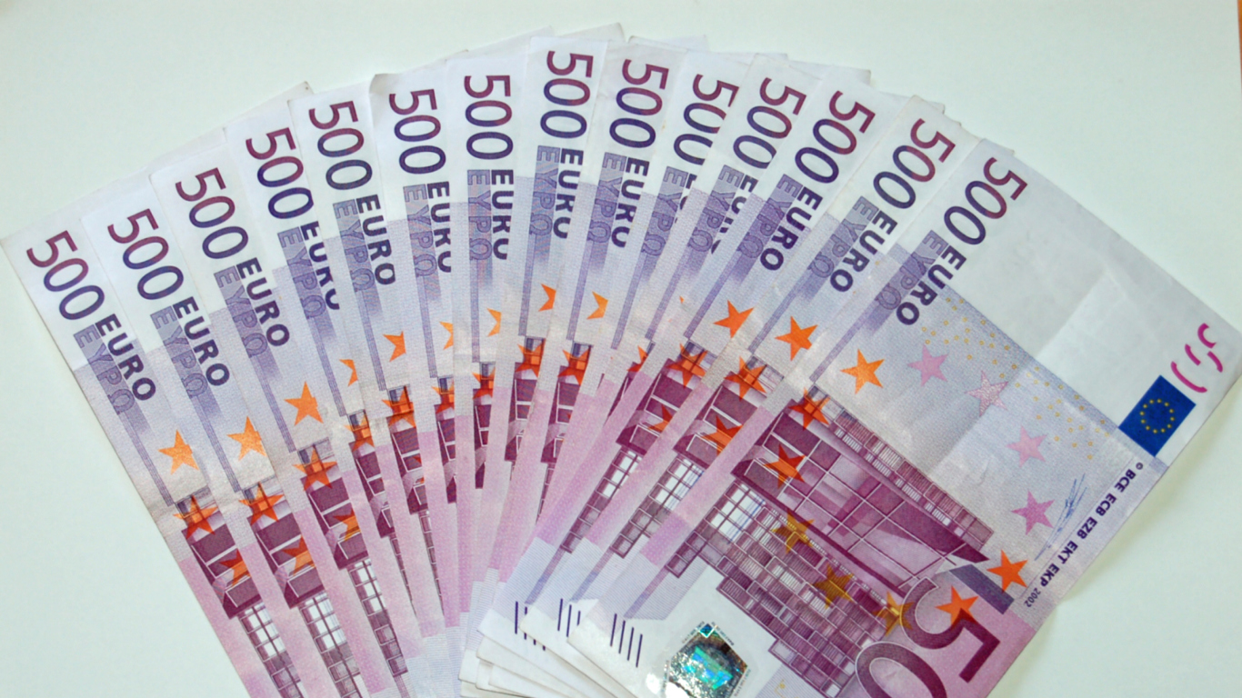 Fondo de pantalla 500 Euro Cash 1366x768