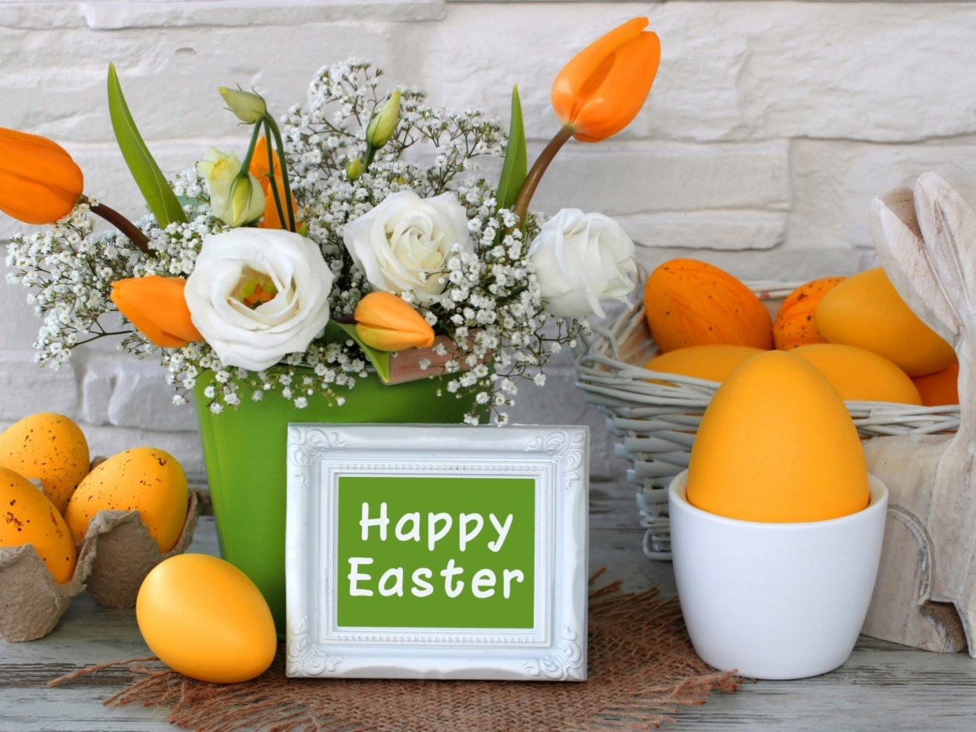 Screenshot №1 pro téma Easter decoration with yellow eggs and bunny 1400x1050
