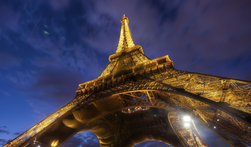 Fondo de pantalla Eiffel Tower 1024x600