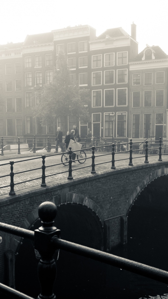 Das Misty Amsterdam Wallpaper 640x1136